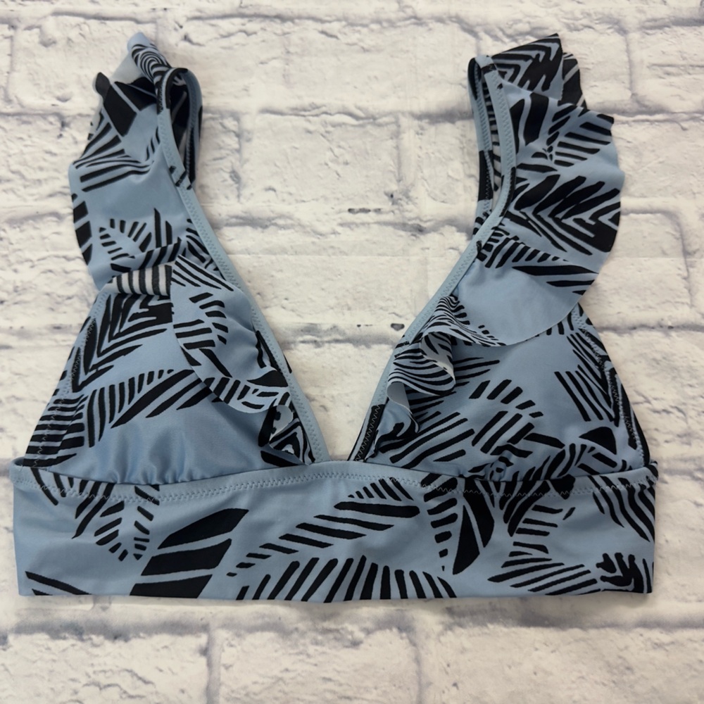 Aerie triangle ruched tropical print bikini top, sz M with tropical print.